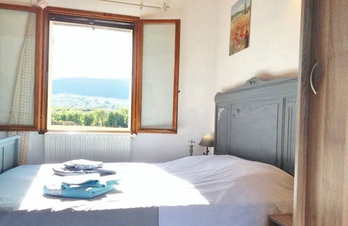 Sainte-Jalle House | Homerez - Beautiful house for 2 ppl. at Sainte-Jalle