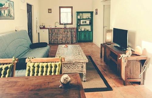 Canamero House | Homerez - Beautiful house for 4 ppl. with shared pool and terrace at Cañamero