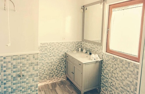 Canamero House | Homerez - Beautiful house for 4 ppl. with shared pool and terrace at Cañamero