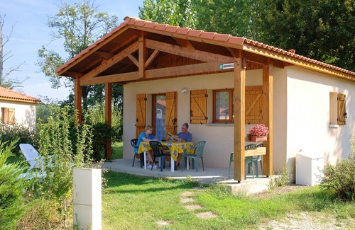 Estang House | Homerez - Beautiful house for 6 ppl. with shared pool and terrace at Estang