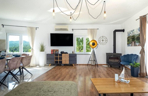 Jadrtovac House | Homerez - Big house 5 km away from the beach for 9 ppl. with swimming-pool