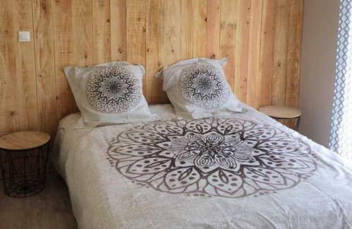 Prayssac Villa | Homerez - Big villa for 10 ppl. with swimming-pool, spa and garden at Prayssac