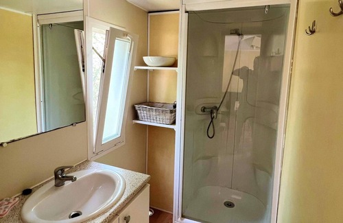 Mejannes-le-Clap House | Homerez - Bungalow for 6 ppl. with shared pool and terrace at Méjannes-le-Clap