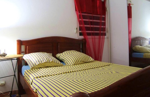 Saint-Pierre House | Homerez - Bungalow for 6 ppl. with sea view, garden and terrace at Saint-Pierre