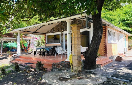 Saint-Pierre House | Homerez - Bungalow in Saint-Pierre