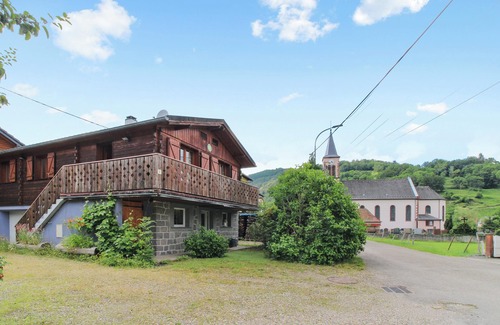 Stosswihr Ski Chalet | Homerez - Charming Chalet in Stosswihr with Mountain View + Balcony