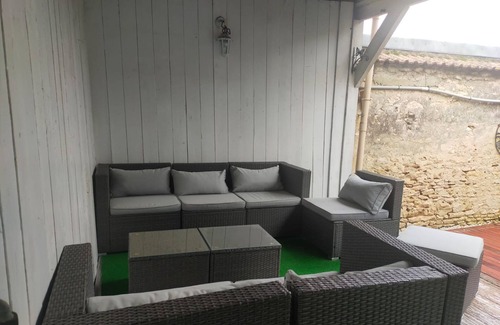 Andonville House | Homerez - Charming Family House in Andonville with Garden