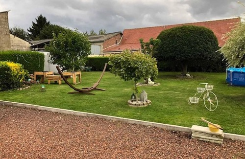Embreville House | Homerez - Charming House in Embreville with Garden