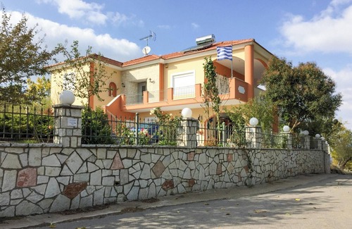Vlachokerasia House | Homerez - Charming House with Mountain View in Manthirea