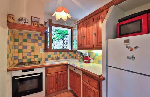Le Bar-sur-Loup Apartment | Homerez - Comfortable apartment in Le Bar-sur-Loup 60 m² with garden