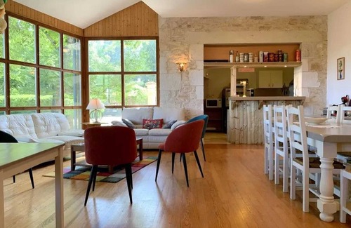 Duravel House | Homerez - Comfortable House with Shared Pool in Duravel