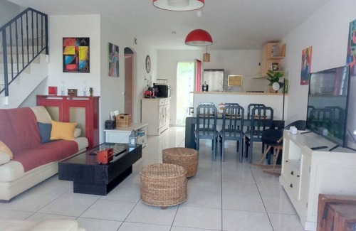 Lunel House | Homerez - Comfortable House in Lunel with Terrace and Air Conditioning