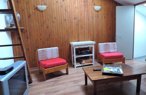 Embrun Apartment | Homerez - Cosy Apartment in Embrun 40m² + AC