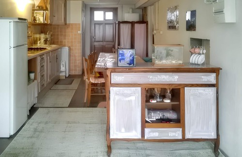 Tarbes Apartment | Homerez - Cosy Apartment in Tarbes - Terrace and Garden
