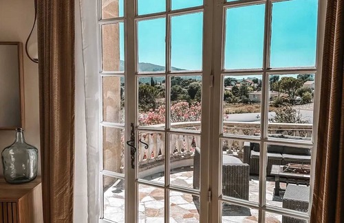 Les Camoins Apartment | Homerez - Cozy Apartment in Marseille 27 m² with Jacuzzi