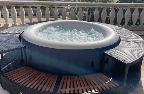 Les Camoins Apartment | Homerez - Cozy Apartment in Marseille 27 m² with Jacuzzi