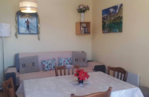 Ignaux Apartment | Homerez - Cozy apartment in Ignaux