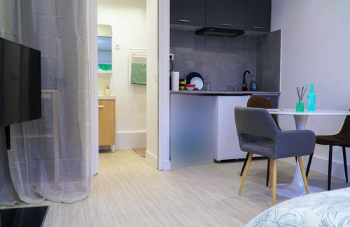 Notre-Dame Apartment | Homerez - Cozy Studio in Pontoise - 25 sqm