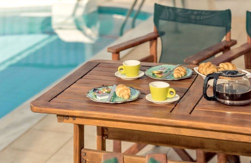 Tsilivi Villa | Homerez - Elegant Villa in Planos + Private Pool.