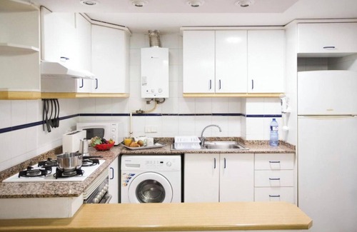 Valencia City Centre Apartment | Homerez - Flat in Valencia - parking