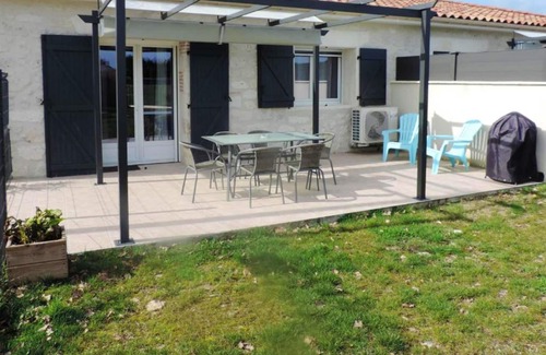 Saint-Pierre-de-Clairac House | Homerez - House for 7 ppl. with swimming-pool at Saint-Pierre-de-Clairac