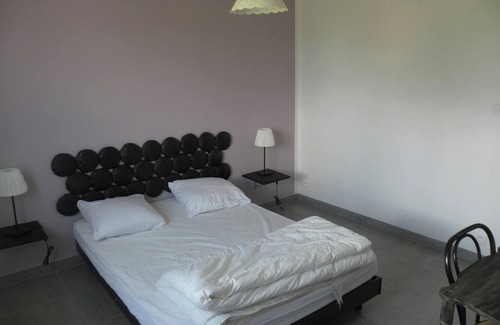Saint-Privat-des-Vieux Villa | Homerez - Villa in Saint-Privat-des-Vieux