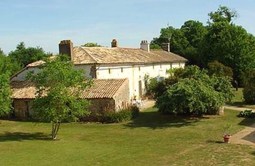 Saint-Vincent-la-Chatre House | Homerez - Amazing house for 8 ppl. with shared pool at Saint-Vincent-la-Châtre
