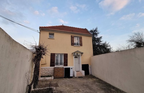 Saint-Michel-sur-Orge House | Homerez - House in Saint-Michel-sur-Orge