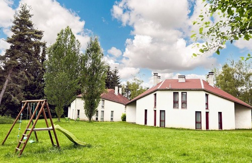La Chapelle-Geneste House | Homerez - House La Chapelle-Geneste