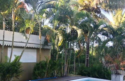 Manapany-les-Bains House | Homerez - House 1 km away from the beach with shared pool, jacuzzi and garden