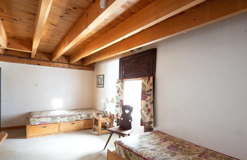 Guillestre House | Homerez - House 12 km away from the slopes for 4 ppl. with terrace at Guillestre