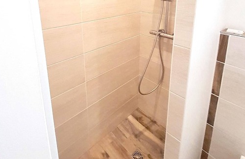 La Chapelle-Achard House | Homerez - House 15 km away from the beach for 2 ppl. with shared pool and garden