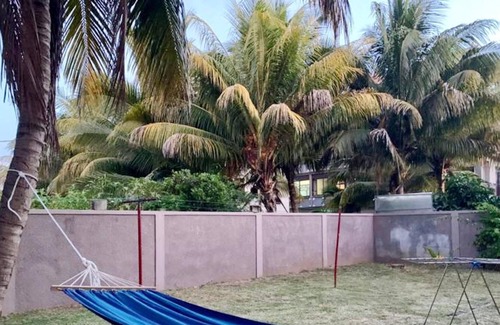 Flic-en-Flac House | Homerez - House 500 m away from the beach for 6 ppl. with garden at Flic en Flac