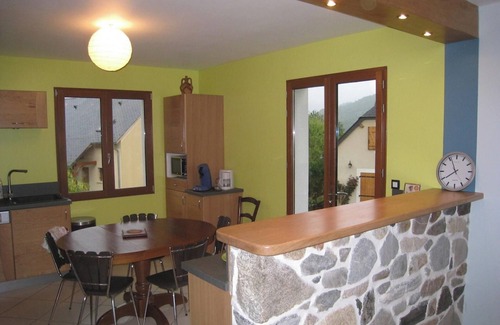 Arras-en-Lavedan House | Homerez - House Mountain View Arras