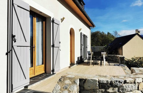 Arras-en-Lavedan House | Homerez - House Mountain View Arras