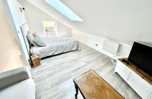 Bieville-Beuville House | Homerez - House for 4 ppl. with jacuzzi, spa and garden at Biéville-Beuville