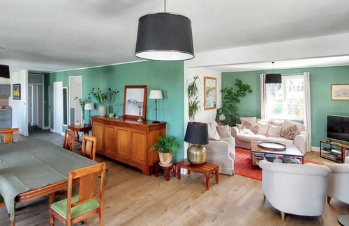 Grandcamp-Maisy House | Homerez - House in Grandcamp-Maisy.