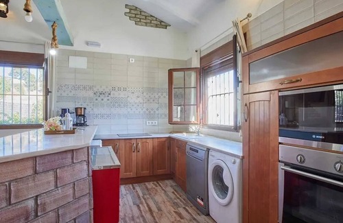 Prado del Rey Villa | Homerez - Luxurious Villa in Prado del Rey with Private Pool