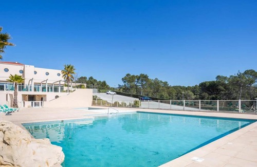 La Bouverie Apartment | Homerez - Nice appartement 6 km away from the beach for 6 ppl. with shared pool