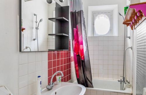 Sens Apartment | Homerez - Nice appartement for 2 ppl. with garden at Sens