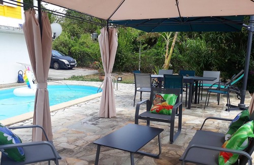 Ducos Apartment | Homerez - Nice appartement 10 km away from the beach for 2 ppl. with shared pool