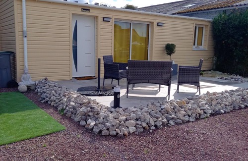 Embreville House | Homerez - Nice house for 4 ppl. with terrace at Embreville