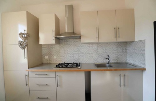 Vernon House | Homerez - Nice house for 2 ppl. with terrace at Vernon