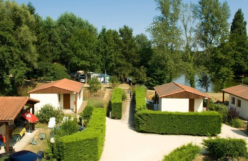 Estang House | Homerez - Nice house for 4 ppl. with shared pool and terrace at Estang