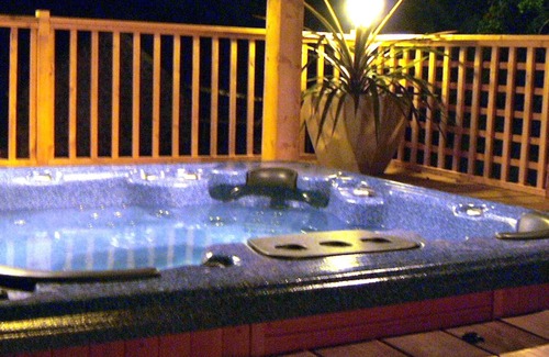 Nehou House | Homerez - Nice house for 4 ppl. with shared pool, garden and terrace at Nehou
