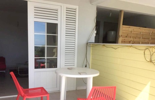 Sainte-Marie House | Homerez - Nice house for 2 ppl. with sea view and balcony at Sainte Marie