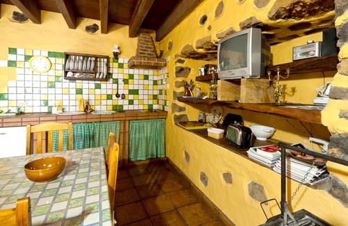 Isora House | Homerez - Nice house with terrace and mountain view
