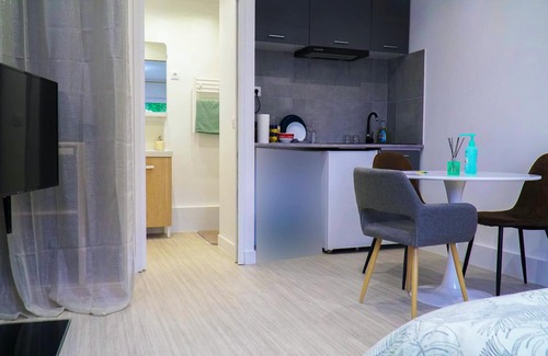Les Noyers Apartment | Homerez - Nice studio for 2 ppl. at Pontoise