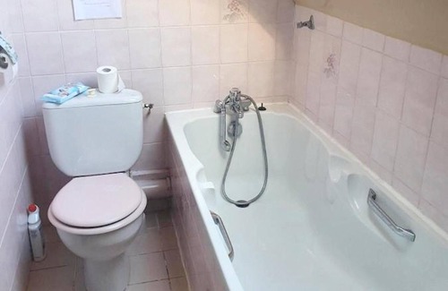Val-d'Oust House | Homerez - Spacious house for 6 ppl. with garden at Val d'Oust