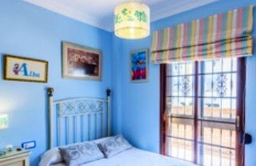 El Bosque House | Homerez - Spacious house for 4 ppl. with swimming-pool and terrace at El Bosque